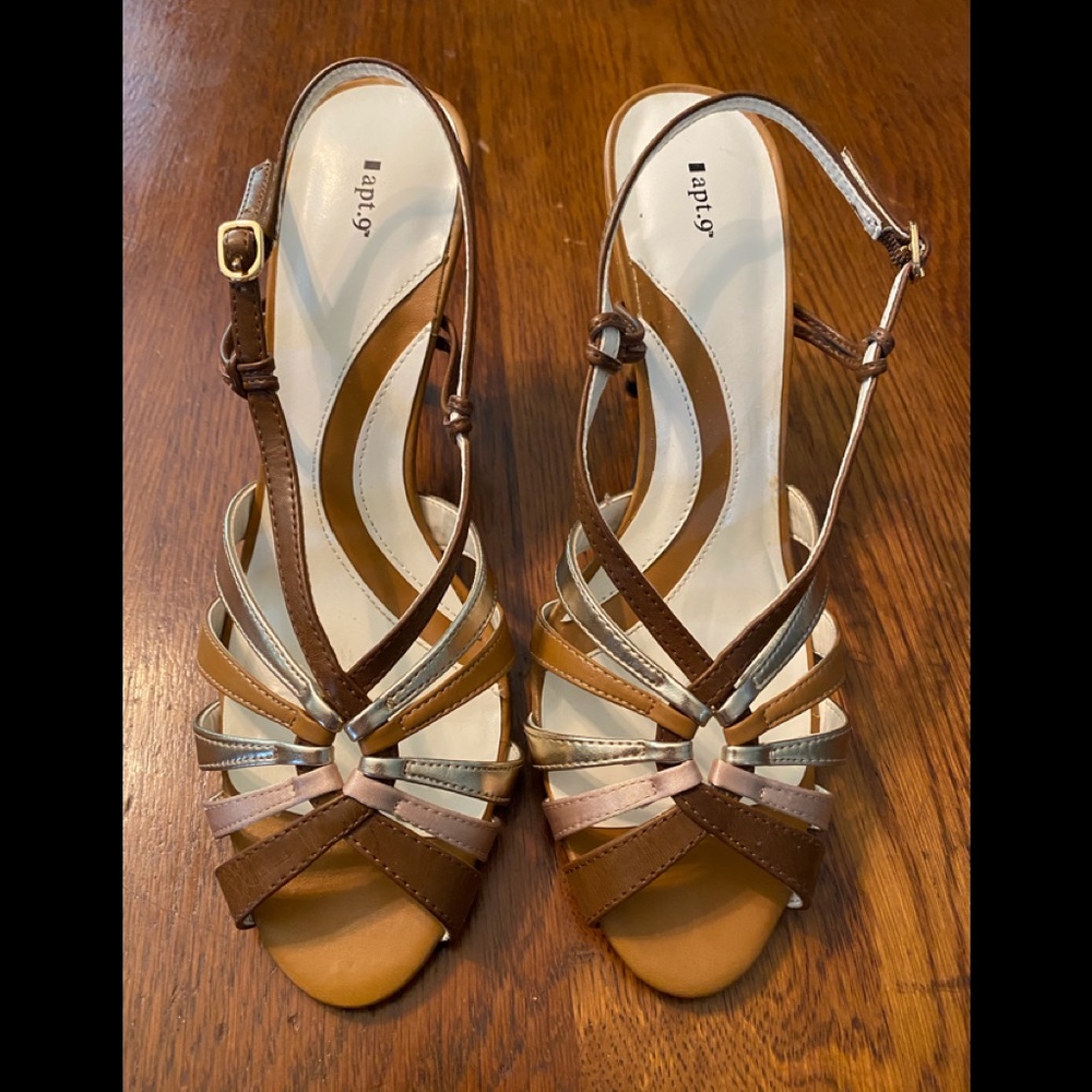 apt.9 Cynthia brown multi color heels size 8